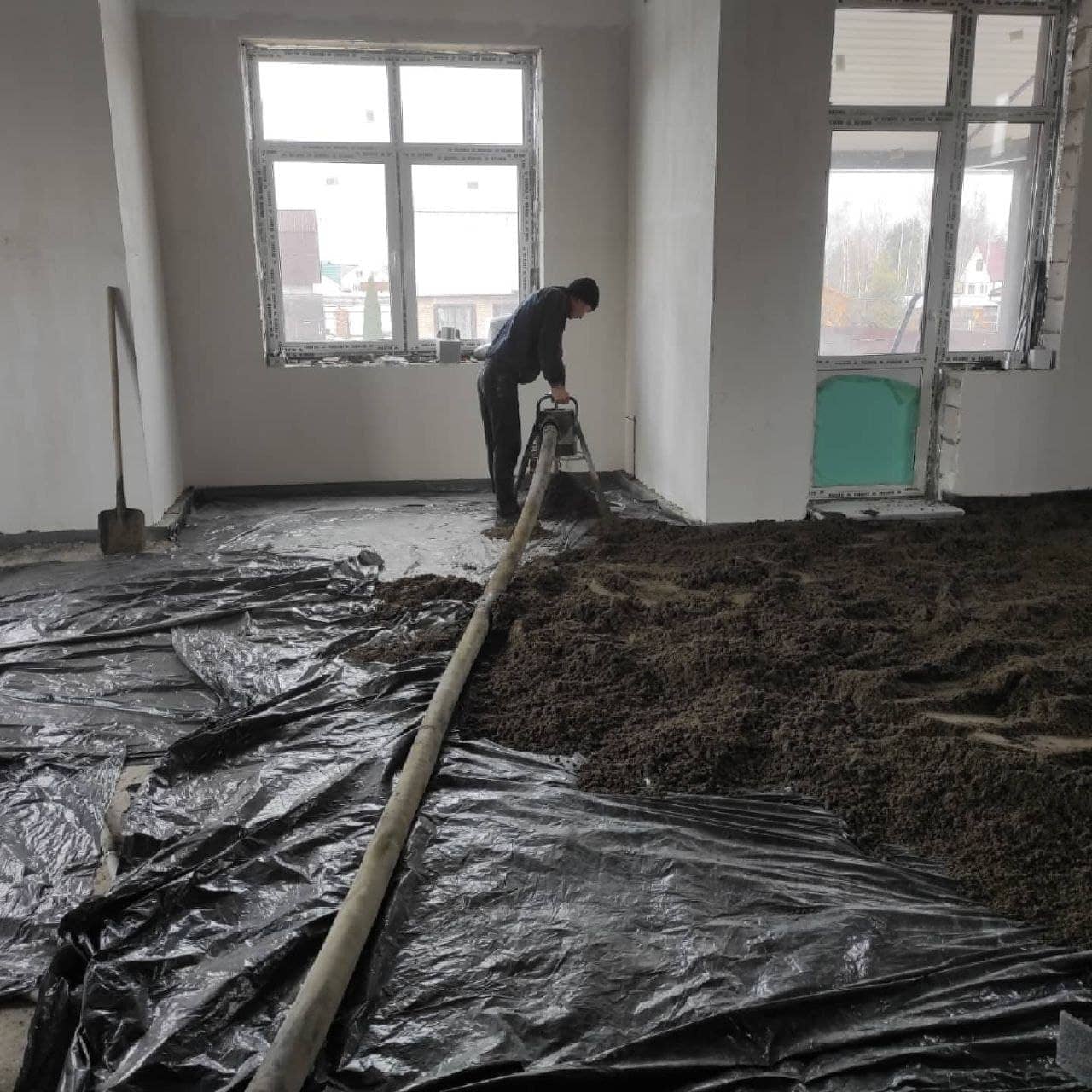 полусухая стяжка пола в квартире