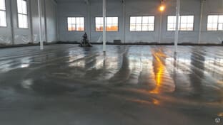 полусухая стяжка пола на парковке