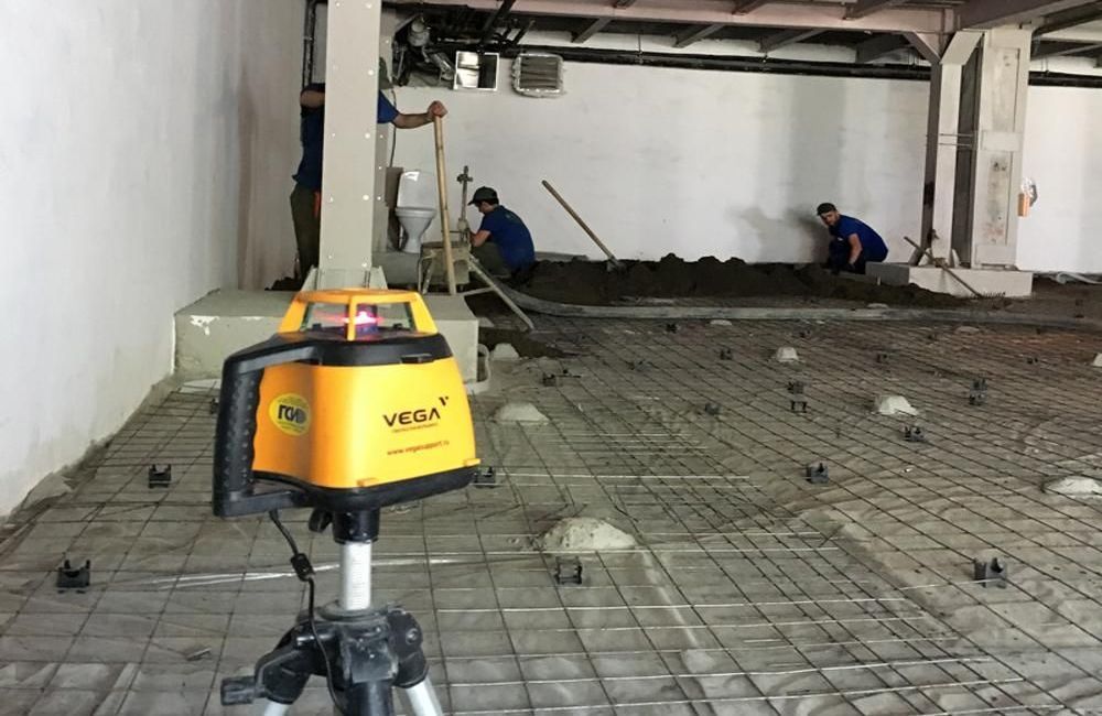 Разноуровневая стяжка пола — это идеальное сочетание стиля и функциональности. Узнайте, как правильно рассчитать стоимость за м² и преодолеть возможные трудности в ремонте с помощью профессиональных услуг.