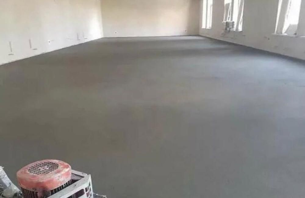 От чего зависит стяжка полусухая цена за м²? механизированная стяжка станцией