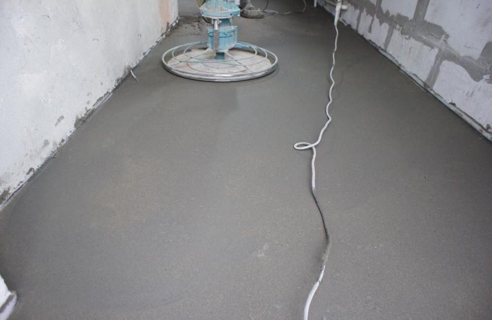 Полусухая стяжка пола — это идеальное решение для ремонтов, обеспечивающее быстрое высыхание, отличную прочность и звукоизоляцию. Узнайте, как снизить затраты и сократить время работ, выбирая качественный и доступный вариант для вашего жилья.