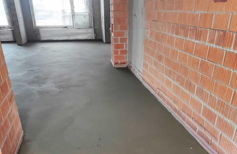 Полусухая стяжка на плиту — это современное решение для создания прочной основы полов с минимальным содержанием воды, что обеспечивает высокую скорость укладки и сокращает время высыхания. Мы предлагаем профессиональные услуги, чтобы ваш ремонт прошел без лишних хлопот.