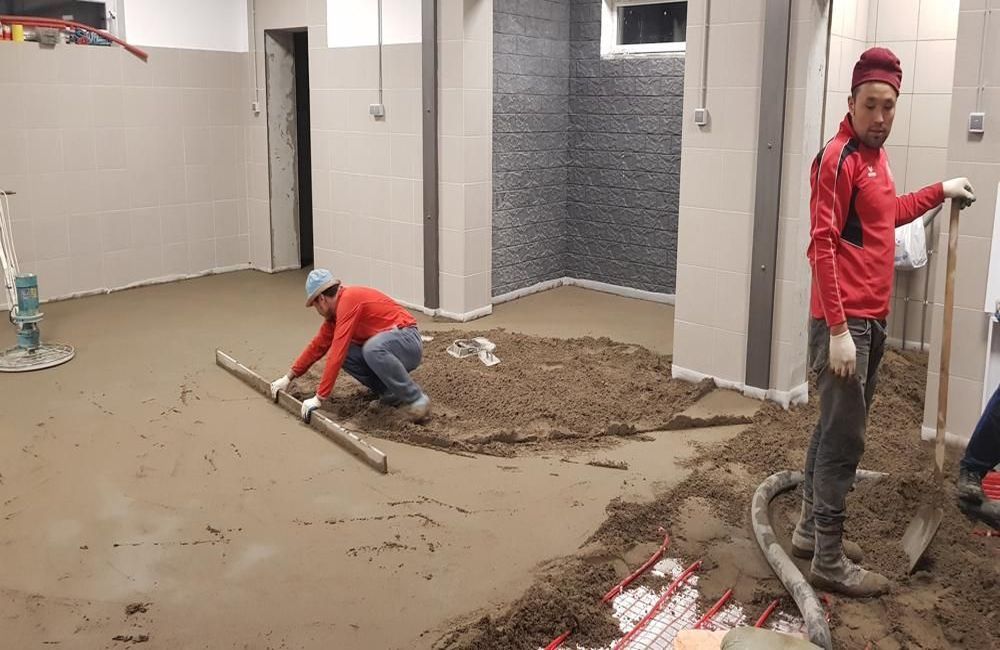 Полусухая стяжка – это идеальное решение для создания прочного и ровного основания для вашего пола. Быстрая укладка, высокая прочность и отсутствие усадки гарантируют долговечность. Выберите надежный сервис для своих нужд.