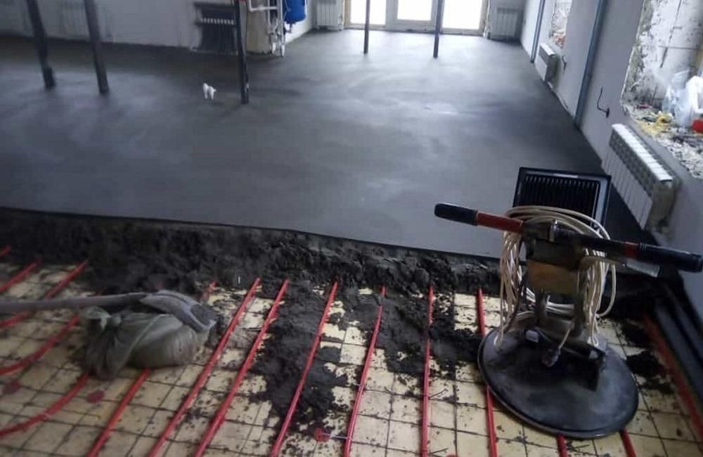 От чего зависит стяжка механизированным способом цена? стоимость квадратного метра полусухой стяжки