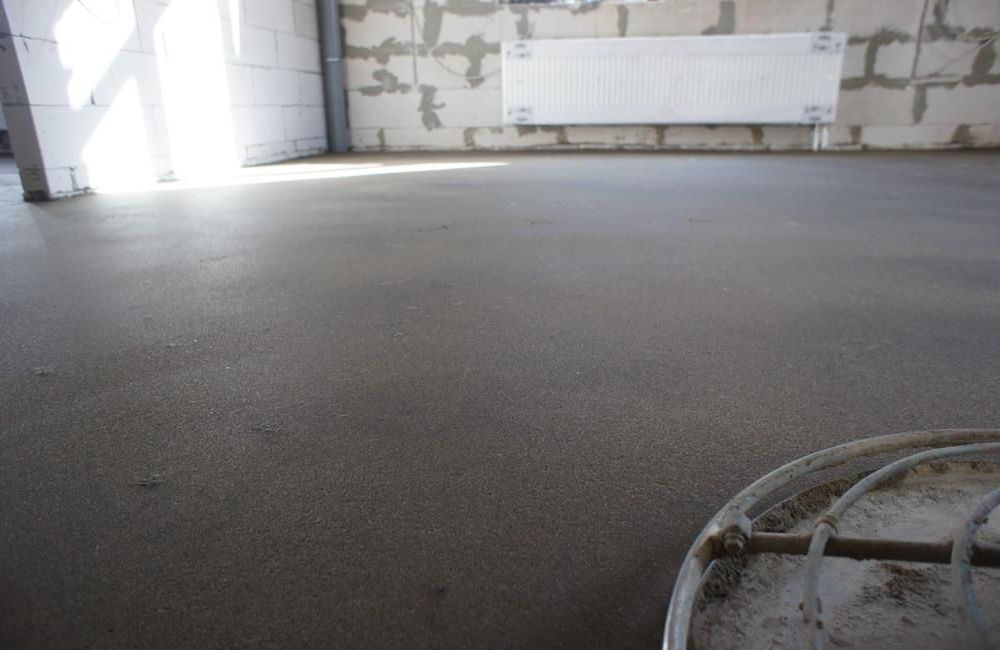 Механизированная стяжка пола — это эффективное и быстрое решение для выравнивания полов с гарантией качества. Узнайте, как стоимость за м2 с материалом поможет избежать проблем и сэкономить на ремонте.