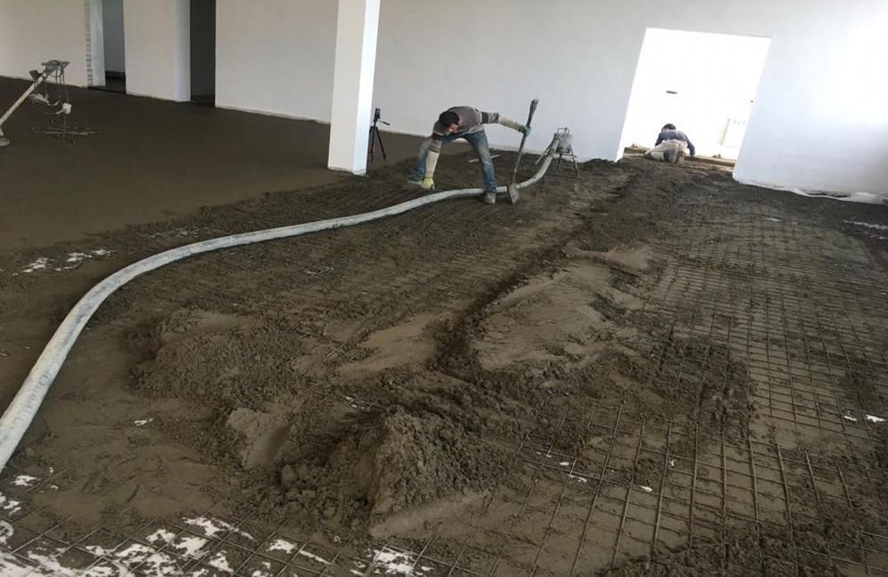 tsena-na-polusukhuyu-styazhku-krovli