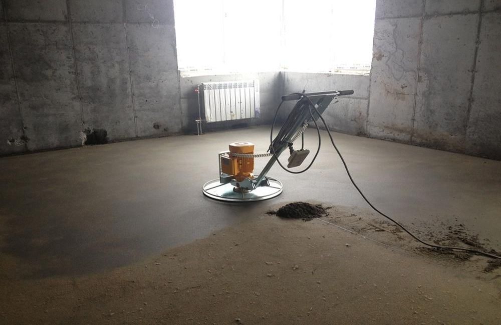 механизированная стяжка пола машиной