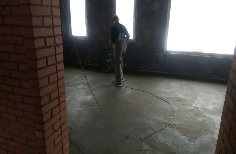 полусухая стяжка на пол в квартире
