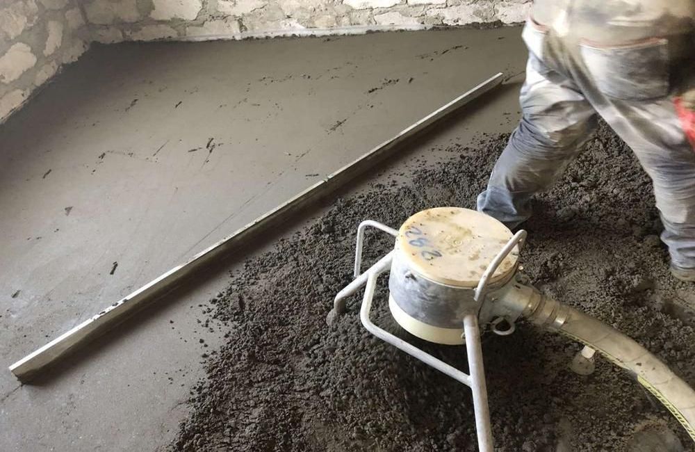 сколько стоит стяжка пола в квартире цена за м2