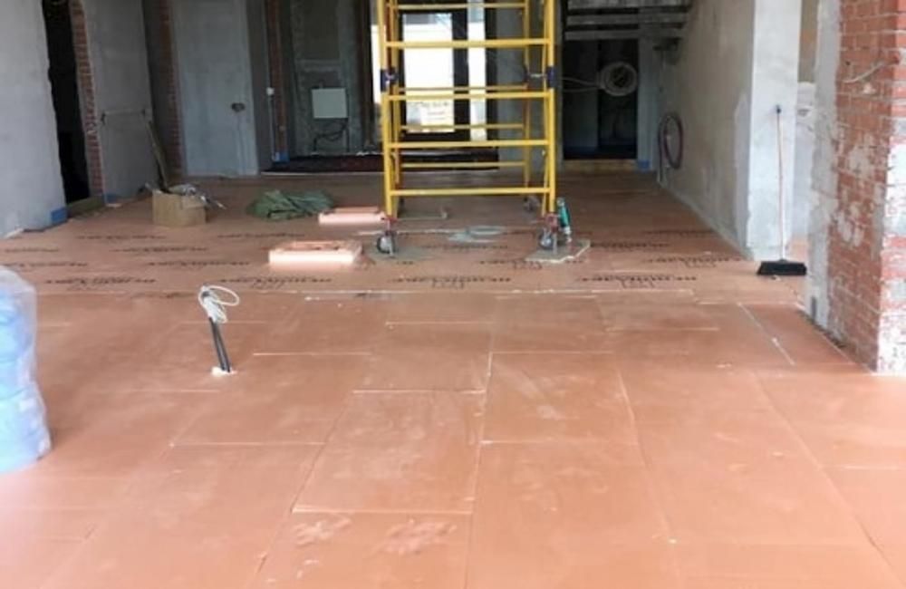 сколько стоит стяжка пола в квартире