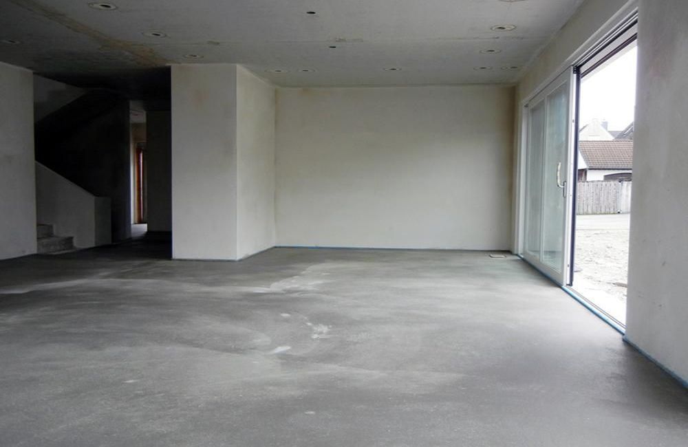 сколько стоит стяжка полов в квартире