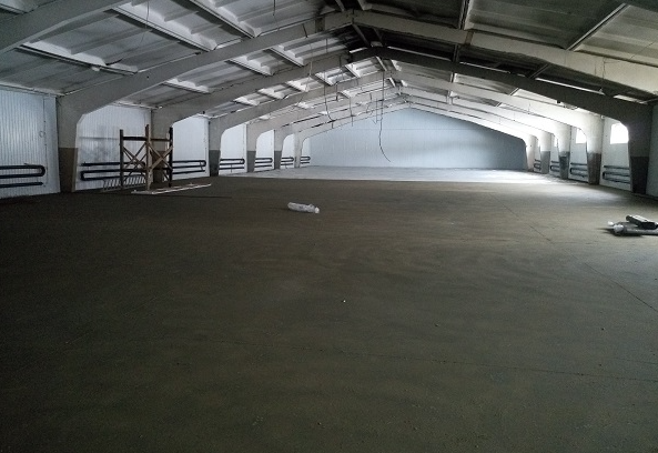 полусухая стяжка на складе