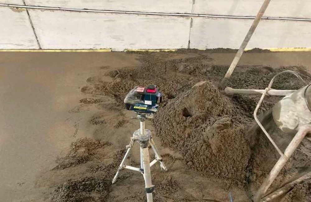 выравнивание пола полусухой стяжкой