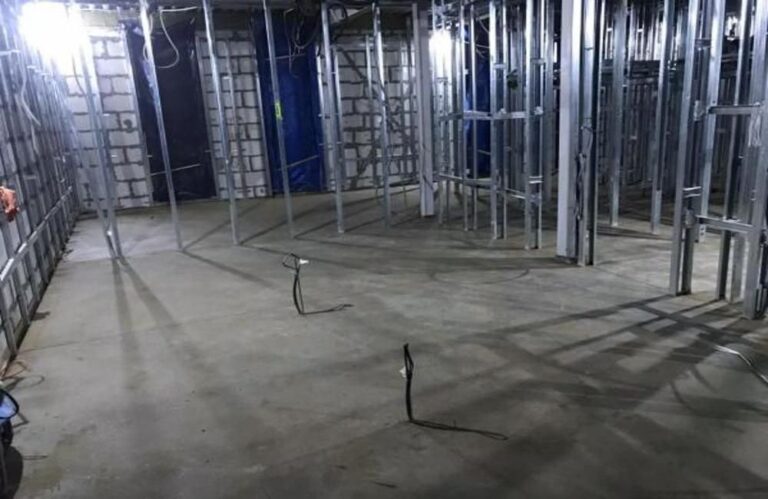 механизированная стяжка пола насосом