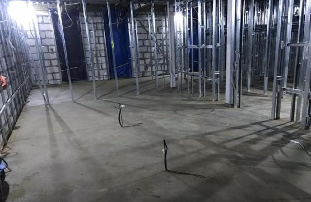 механизированная стяжка пола насосом