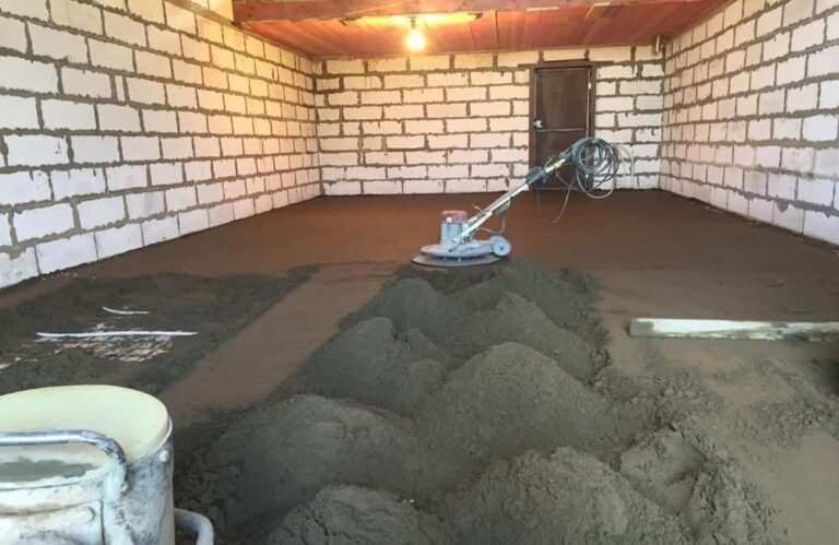 полусухая стяжка в туалете