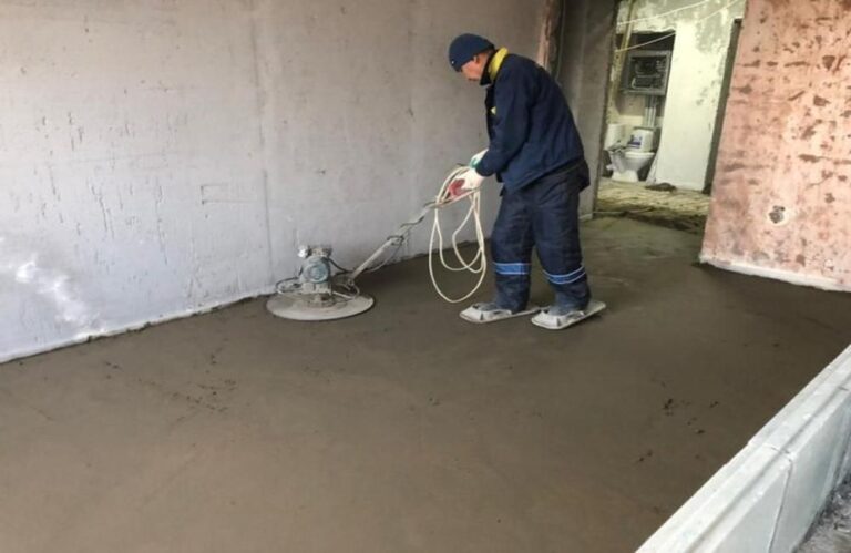 полусухая стяжка на пол в коттедже