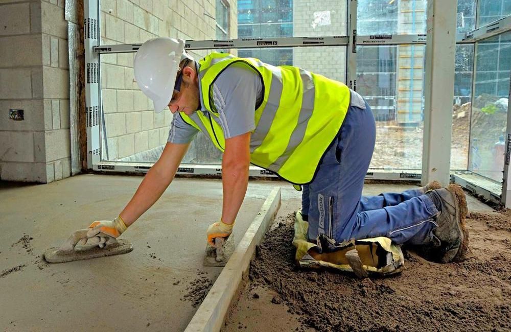 сколько стоит сделать стяжку пола в квартире