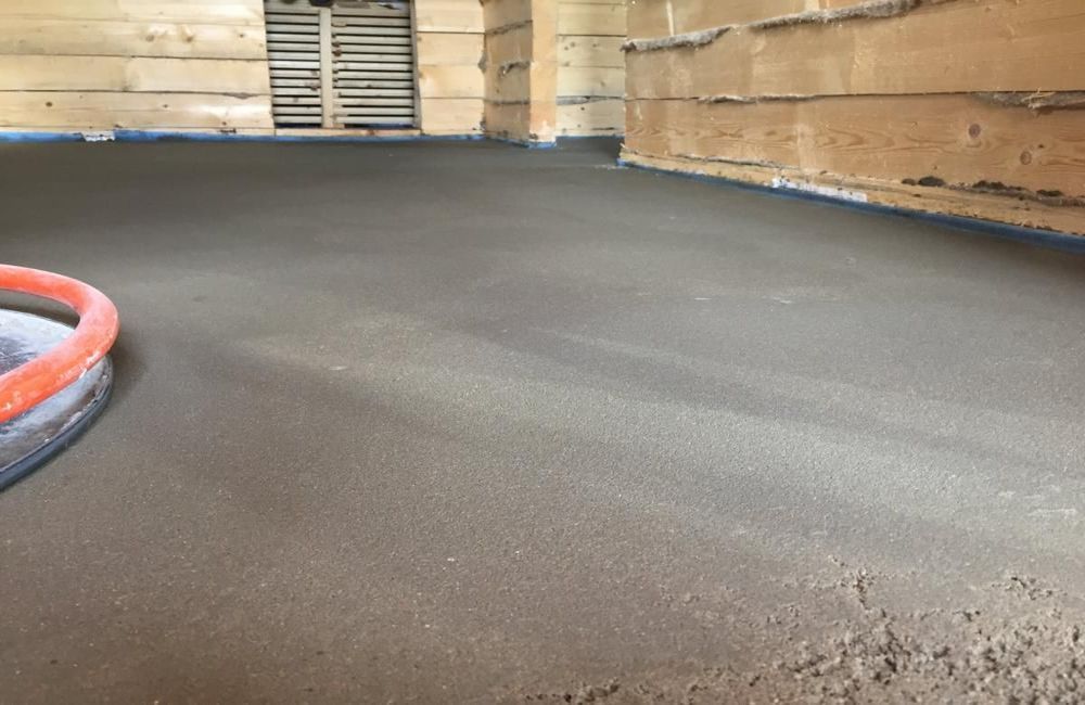 цена на полусухую стяжку в квартире