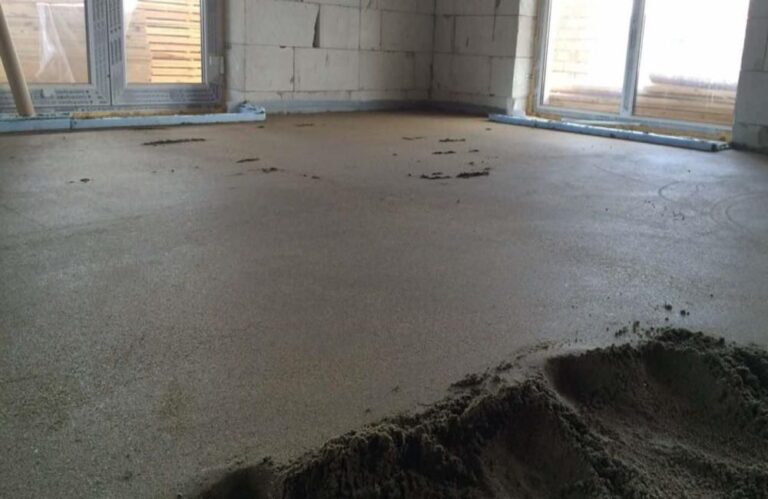 цена на полусухую стяжку кровли